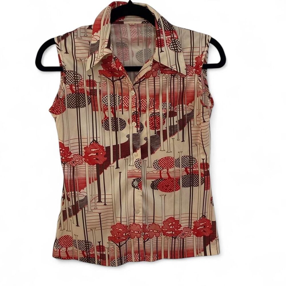 Vintage 70s Dagger Collar Sleeveless Button Up Top with Novelty Retro Tree Print